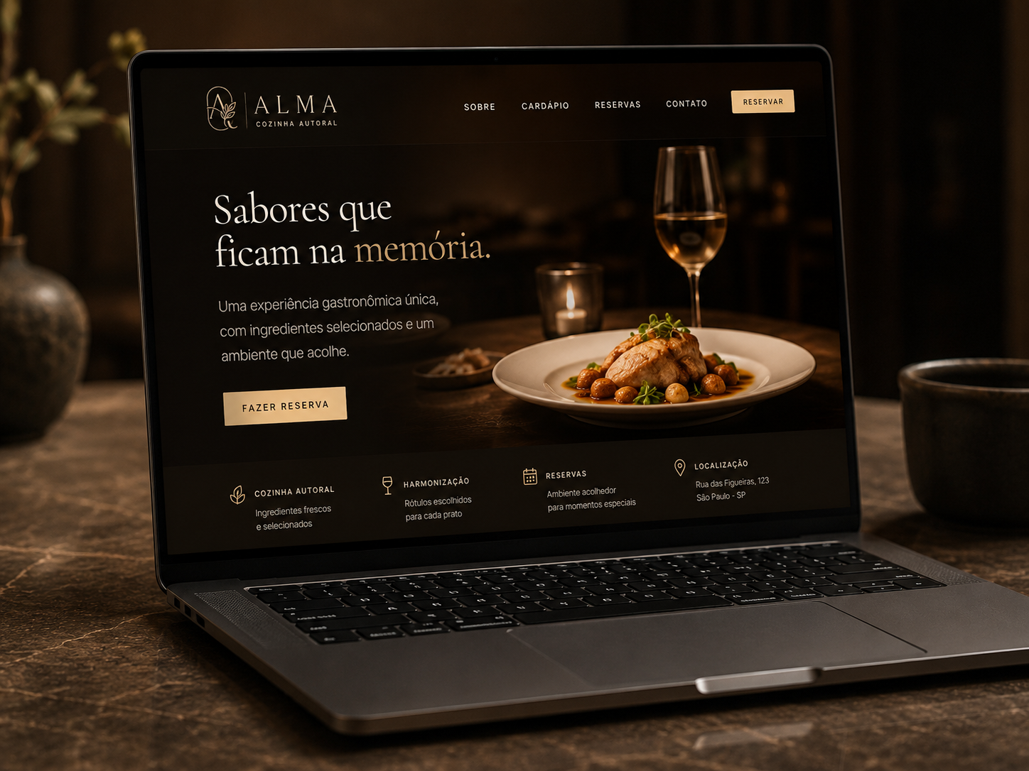 Site institucional no notebook — Flowix Studio